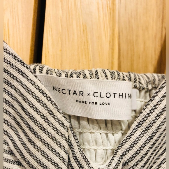 🎉 3 for 20 Beige and White Sleeveless Tie Front Tank Top - Picture 3 of 3